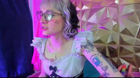  emmili  online show from January 10, 2025, 3:16 pm