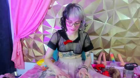  emmili  online show from February 3, 2025, 3:38 pm