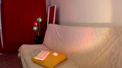 Molly online show from December 22, 2025, 2:41 am