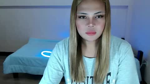 sophia daisy  online show from October 11, 2025, 10:52 pm