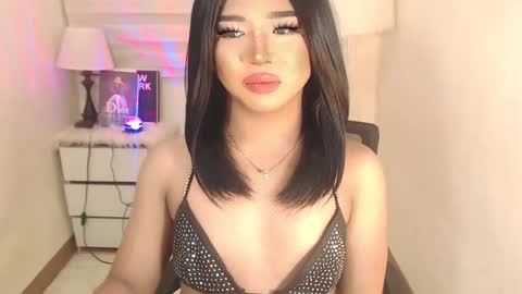 Snapshot of sweet_hoelly chatting on February 12, 2025, 9:33 pm Slutty Shannel online show from February 12, 2025, 9:33 pm