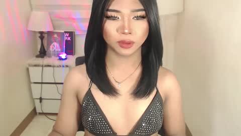Snapshot of sweet_hoelly chatting on February 13, 2025, 11:39 am Slutty Shannel online show from February 13, 2025, 11:39 am