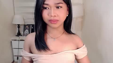 Snapshot of sweet_hoelly chatting on February 24, 2025, 8:27 am Slutty Shannel online show from February 24, 2025, 8:27 am