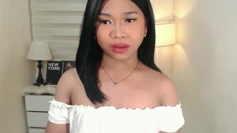 Snapshot of sweet_hoelly chatting on February 27, 2025, 10:04 am Slutty Shannel online show from February 27, 2025, 10:04 am