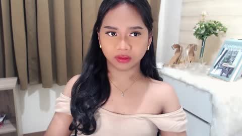 Snapshot of sweet_hoelly chatting on March 7, 2025, 10:24 am Slutty Shannel online show from March 7, 2025, 10:24 am