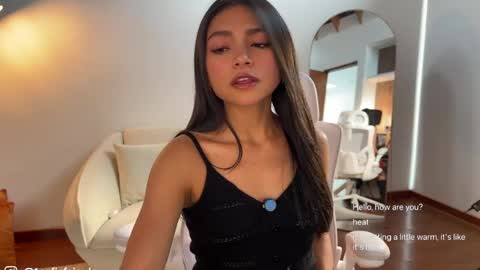 Snapshot of sweet_littleee chatting on April 26, 2026, 6:49 pm free private online show from April 26, 2026, 6:49 pm