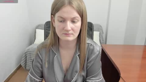 Mila online show from March 4, 2026, 6:58 pm