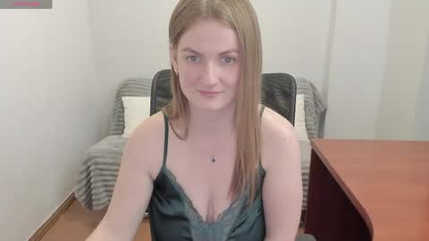Snapshot of sweet_melody_of_ur_heart chatting on April 28, 2026, 5:18 pm Mila online show from April 28, 2026, 5:18 pm