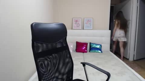 Anna online show from December 19, 2025, 7:10 pm