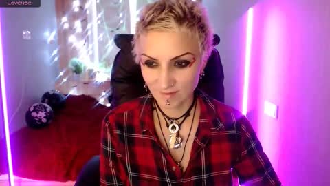 sweet_n_strong online show from November 6, 2025, 8:15 am