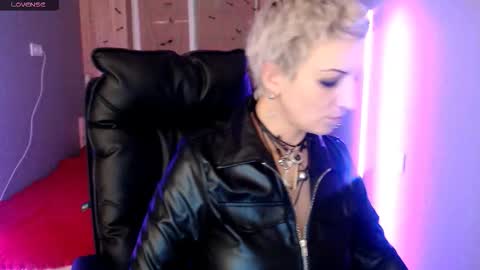 sweet_n_strong online show from November 12, 2025, 2:06 pm