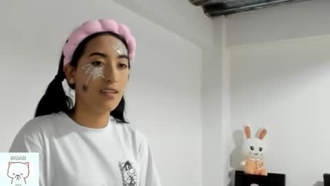 Nhaomy online show from October 31, 2025, 8:32 pm