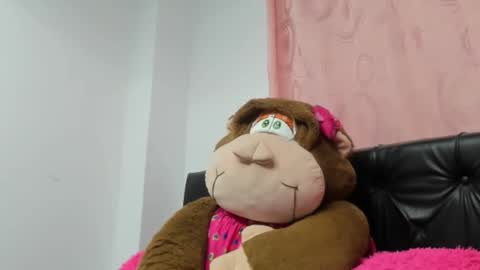 Nhaomy online show from March 18, 2026, 3:42 am