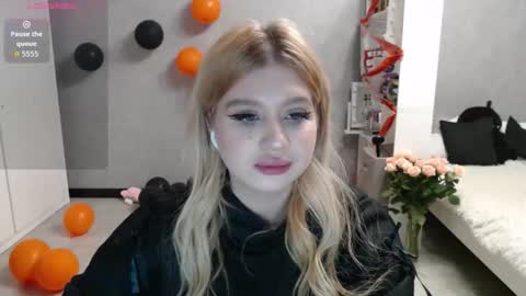 sweet_nicole_333 online show from October 28, 2025, 7:12 am