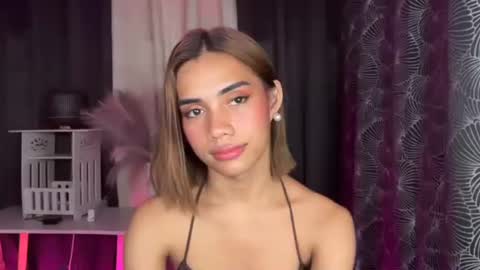 sweet_nikki03 online show from October 23, 2025, 7:12 pm