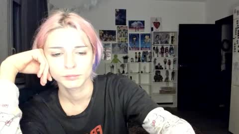 kira online show from October 21, 2025, 7:47 pm