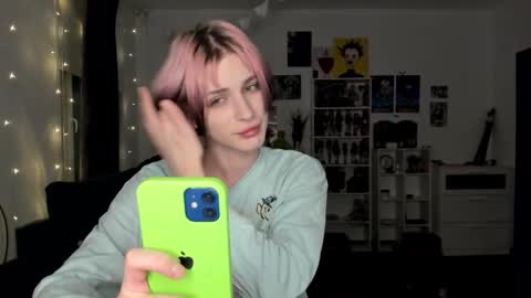 kira online show from February 9, 2026, 4:44 pm