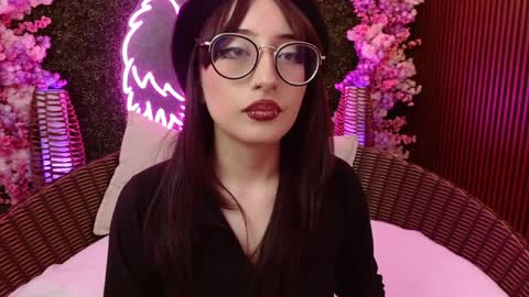 Roxanee online show from April 12, 2026, 8:25 pm