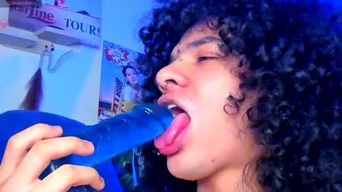 Steven independent model online show from February 10, 2025, 4:47 pm