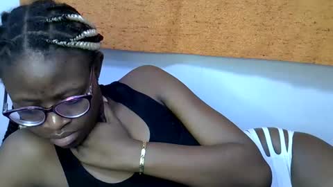 sweet_zarah online show from February 19, 2026, 2:40 am