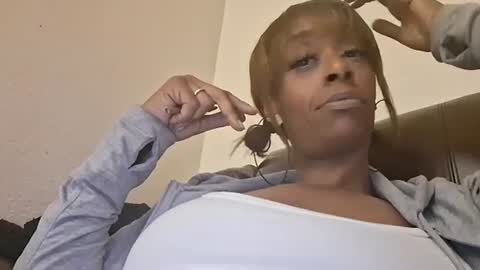 Snapshot of sweetaztea chatting on January 26, 2025, 3:38 am sweetaztee online show from January 26, 2025, 3:38 am