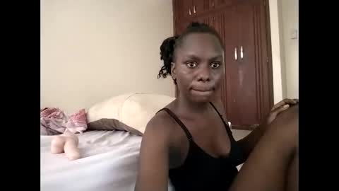 Snapshot of sweetbee018 chatting on February 5, 2026, 9:25 am Lunargirl online show from February 5, 2026, 9:25 am