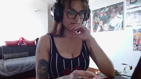 Bella  online show from September 23, 2025, 5:27 pm