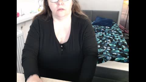 Sweetboobs85h online show from April 11, 2026, 8:40 am