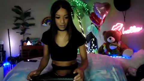 Snapshot of sweetcarimilla83 chatting on February 24, 2026, 8:07 pm Jillian online show from February 24, 2026, 8:07 pm