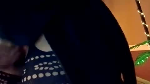 Snapshot of sweetcarimilla83 chatting on June 3, 2026, 7:22 am Jillian online show from June 3, 2026, 7:22 am