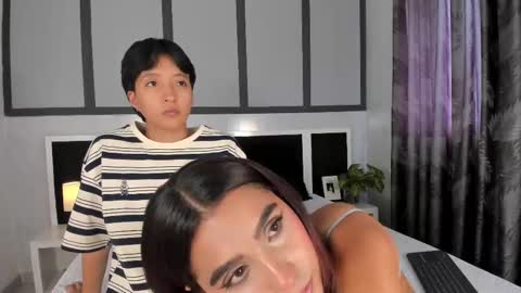 Eva Short hair girl  - Victoria Long red hair online show from October 13, 2025, 6:41 pm