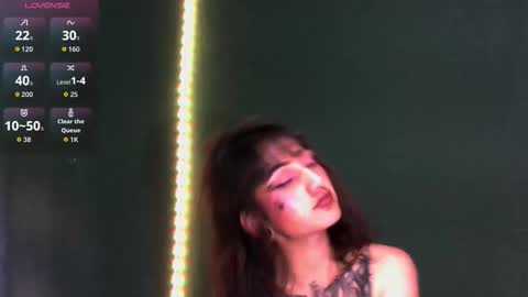 carolayn  online show from October 14, 2025, 10:43 pm