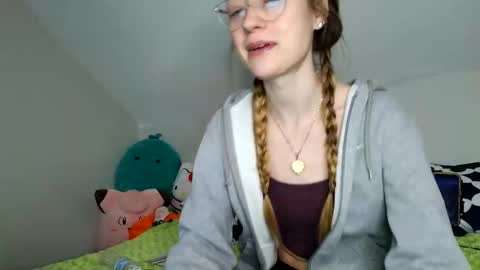 sweetgirlls online show from April 1, 2026, 7:44 pm