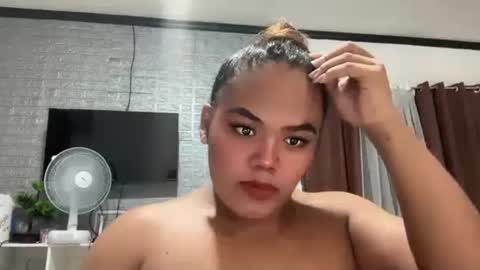 Bella online show from October 19, 2025, 7:36 pm