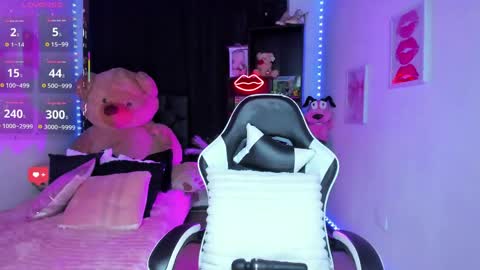 Snapshot of sweetie_lena_ chatting on June 4, 2026, 1:33 am online show from June 4, 2026, 1:33 am