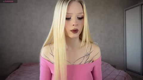 sweetie Lisa3 online show from March 9, 2025, 1:15 pm