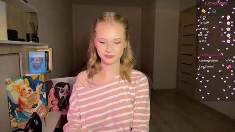 sweetie Lisa3 online show from October 19, 2025, 3:56 pm