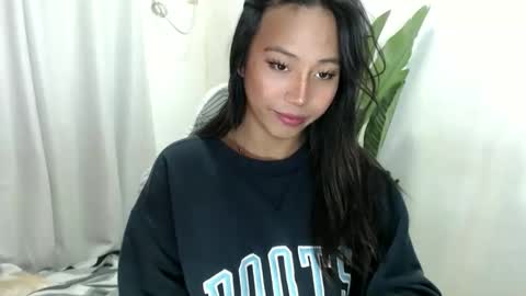 Snapshot of sweetiie_caren chatting on May 3, 2026, 4:18 am CAREN online show from May 3, 2026, 4:18 am