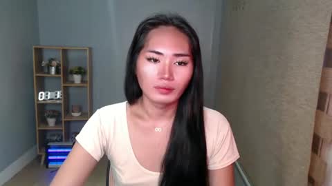Snapshot of sweetladyboyx chatting on January 5, 2025, 11:44 pm   online show from January 5, 2025, 11:44 pm