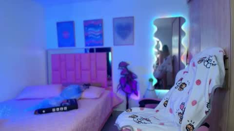 SweetLune online show from October 4, 2025, 8:18 pm