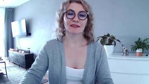 Snapshot of sweetmarthaaa chatting on February 8, 2026, 12:19 pm sweetmarthaaa online show from February 8, 2026, 12:19 pm