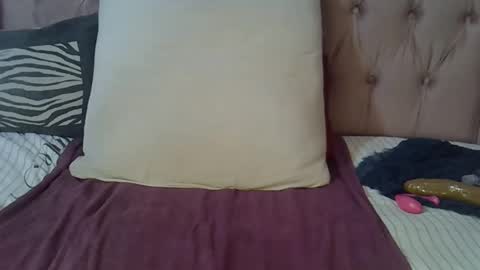 sweetmellowx1 online show from March 2, 2025, 1:27 pm