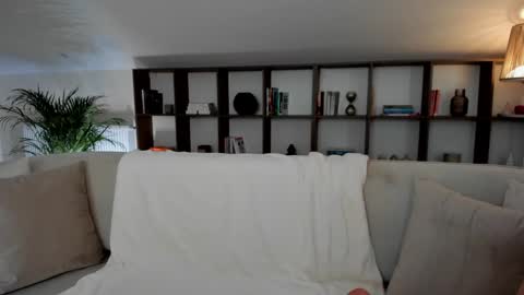 Nicole online show from October 27, 2025, 7:23 am