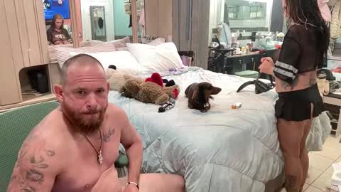 WeAim2PZzz online show from November 28, 2025, 5:15 pm