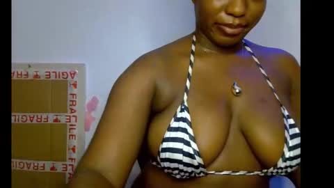 Snapshot of sweetpetitgirl chatting on February 13, 2026, 9:55 pm LILY BRANDY online show from February 13, 2026, 9:55 pm