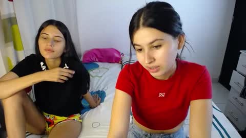 Snapshot of sweetpink1_ chatting on September 19, 2025, 3:30 am Caro  Lily online show from September 19, 2025, 3:30 am