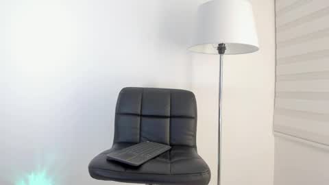  Alice Woolridge  online show from December 6, 2024, 2:02 am