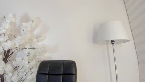  Alice Woolridge  online show from February 28, 2025, 2:31 am