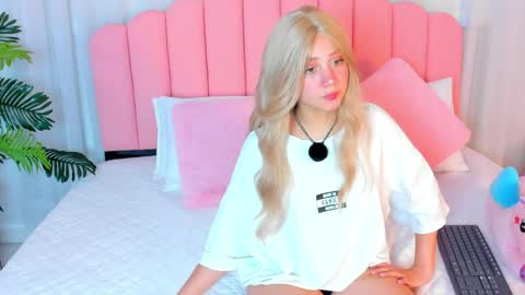 sweett_fire online show from April 18, 2026, 7:07 pm