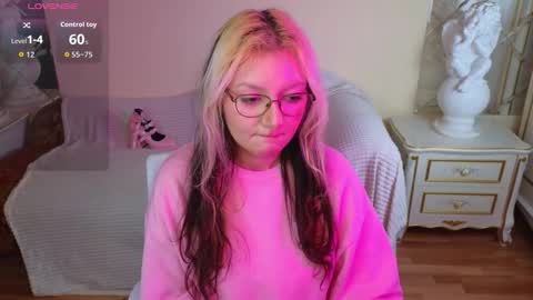 Hot Candy online show from December 1, 2025, 11:59 am